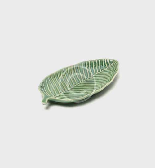 Leaf-shaped dish